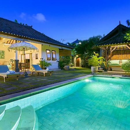 Villa Te Kawau Seminyak Buitenkant foto